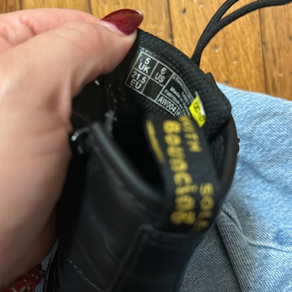 Dr. Martin’s baby shoes size 6 - Picture 8 of 8